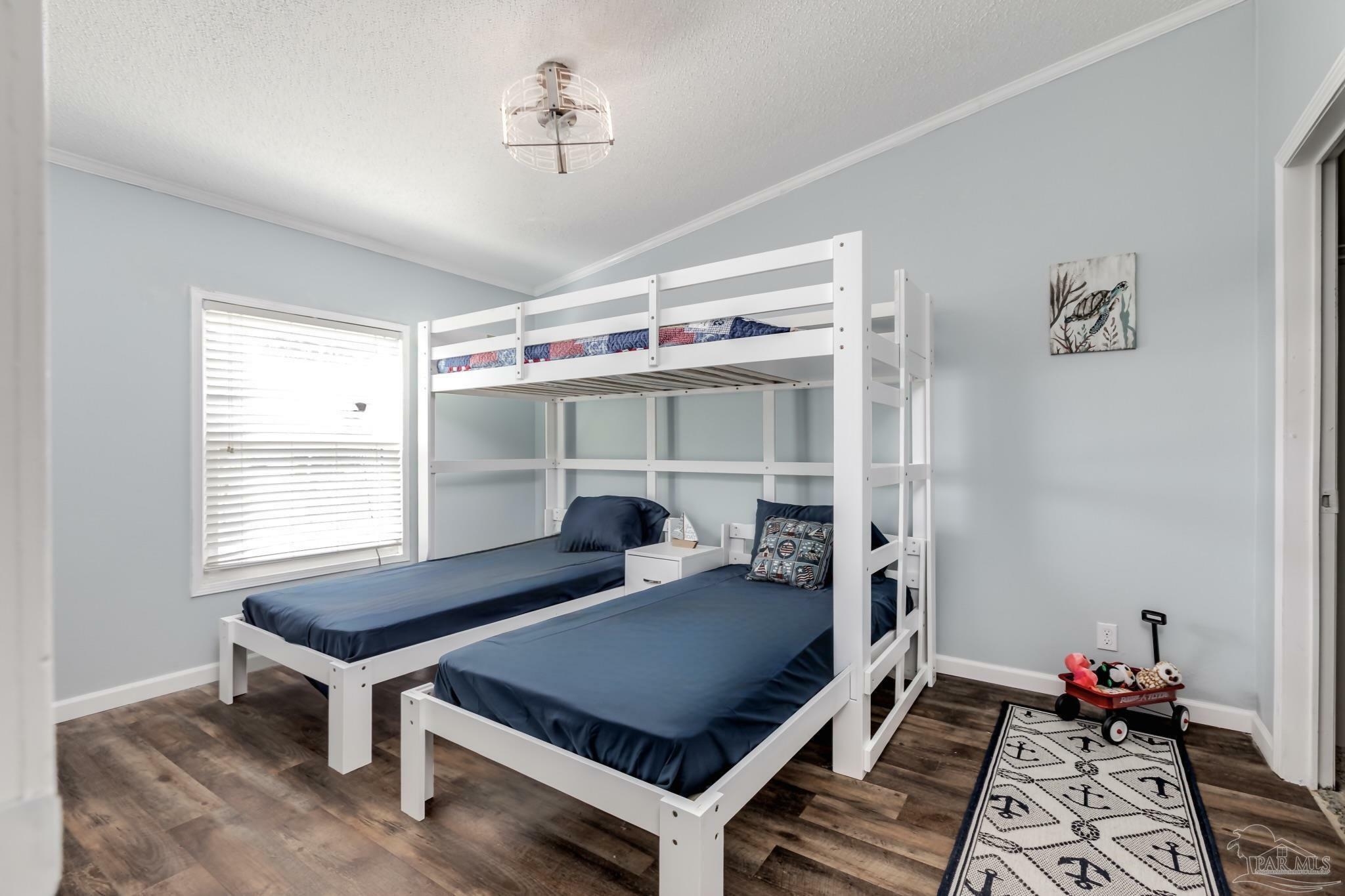 Property Photo: 5152 Viking Rd FL 32507