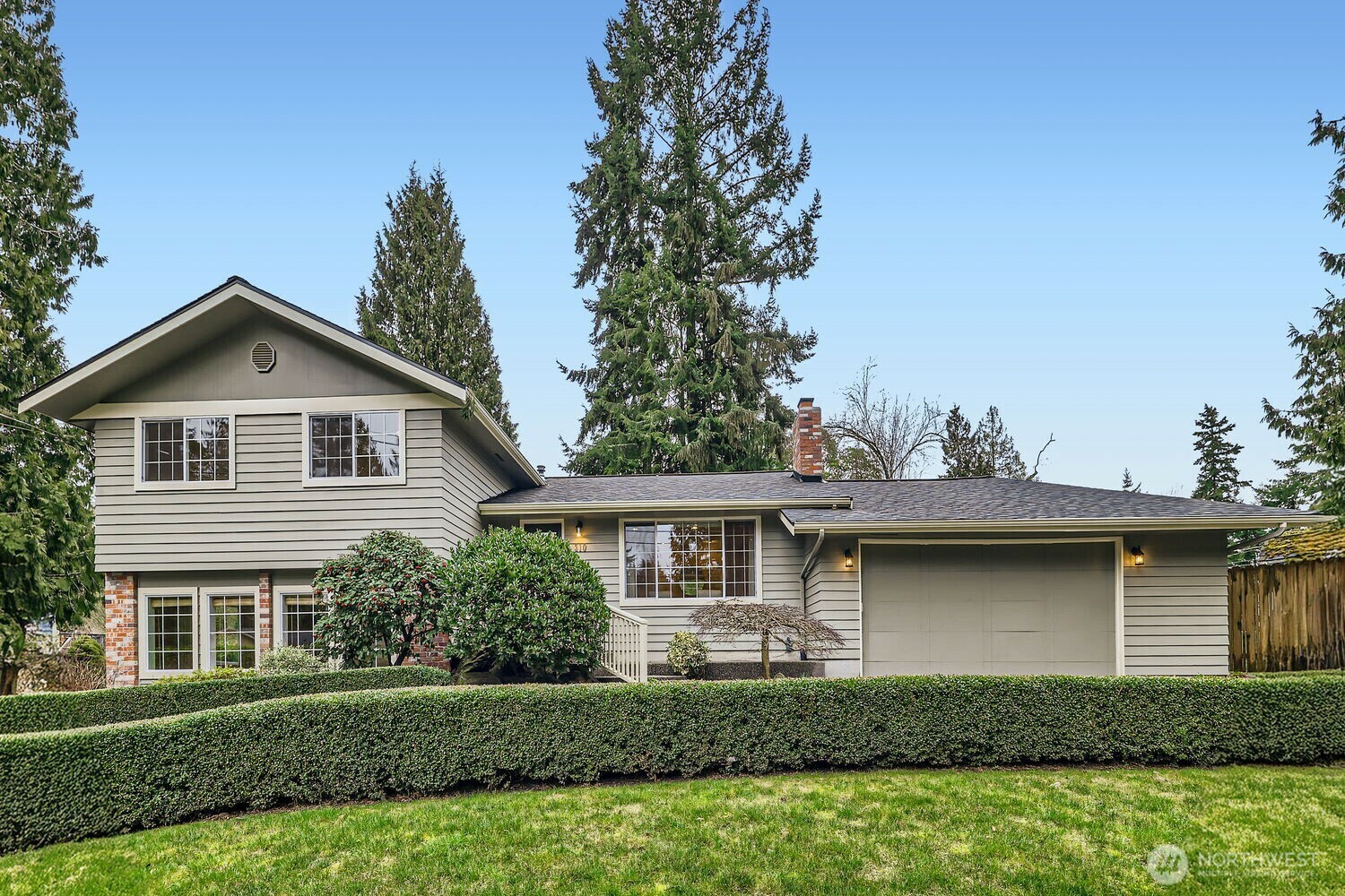 Property Photo:  310 N 188th  WA 98133 