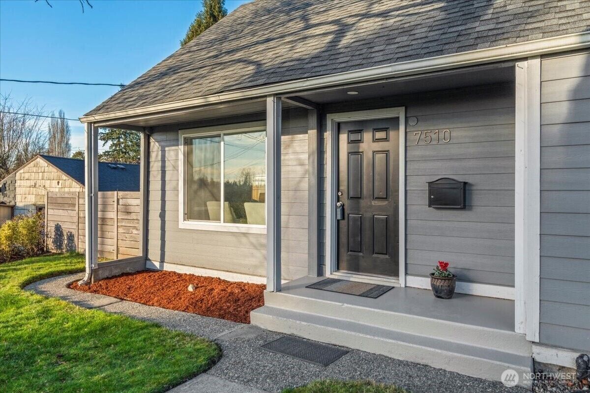 Property Photo:  7510 S 120th Street  WA 98178 