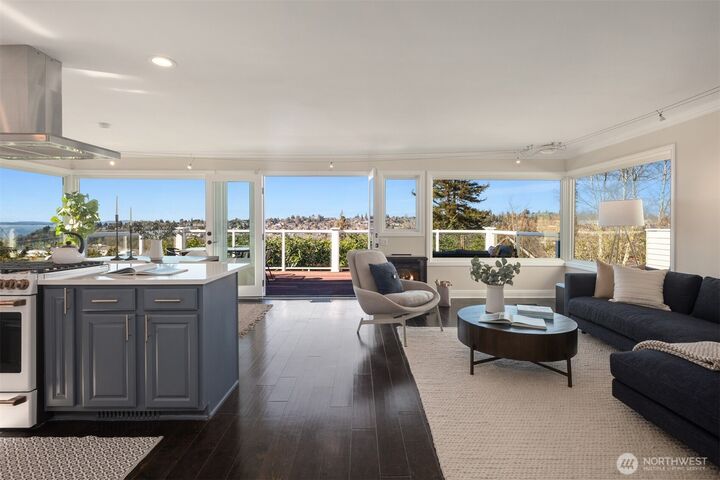 Property Photo:  2541  12th Avenue W  WA 98119 