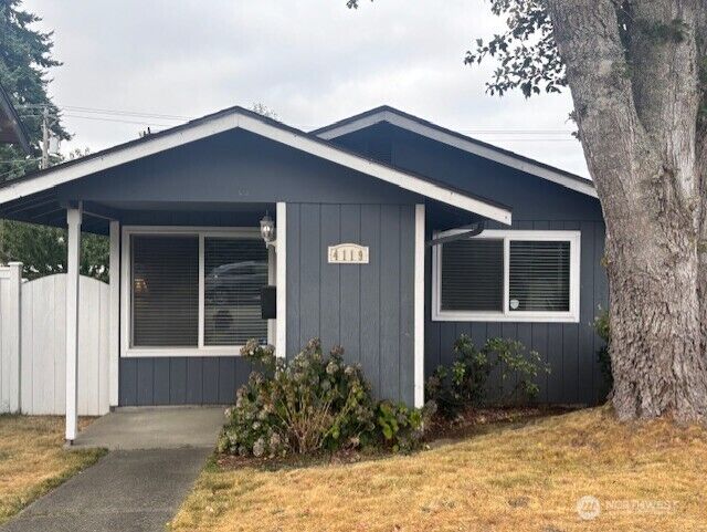 Property Photo:  4119  6th Avenue  WA 98406 