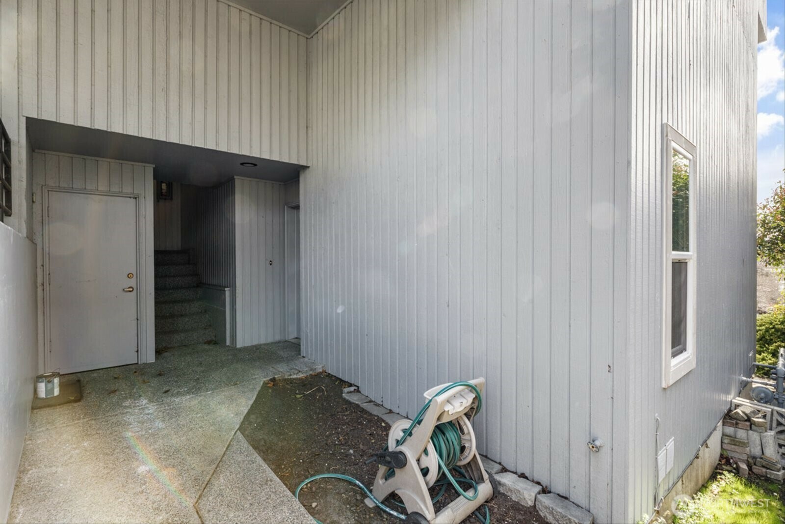 Property Photo:  1701 SE 9th Avenue 101  WA 98277 