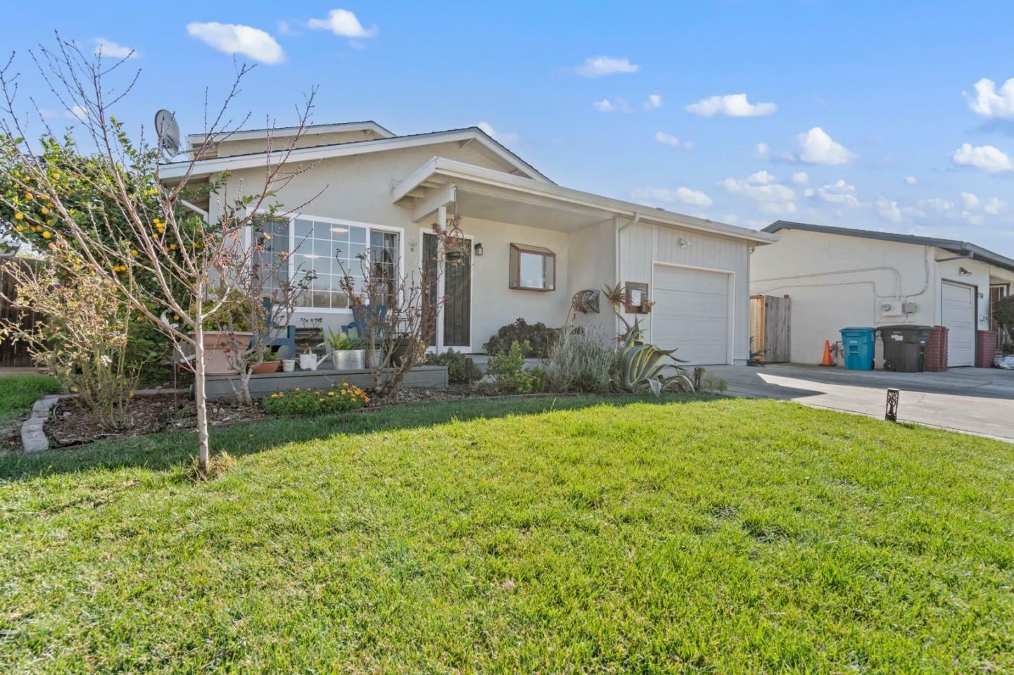 Property Photo:  2270 Brentwood Court  CA 94303 