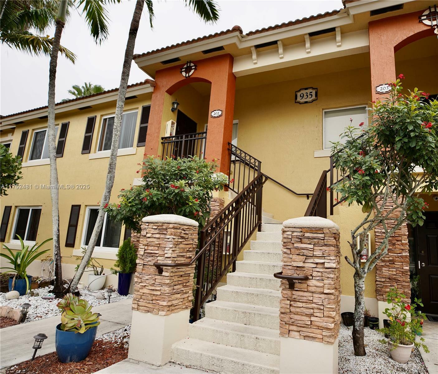 Property Photo: 935 NE 33rd Ter 202 FL 33033
