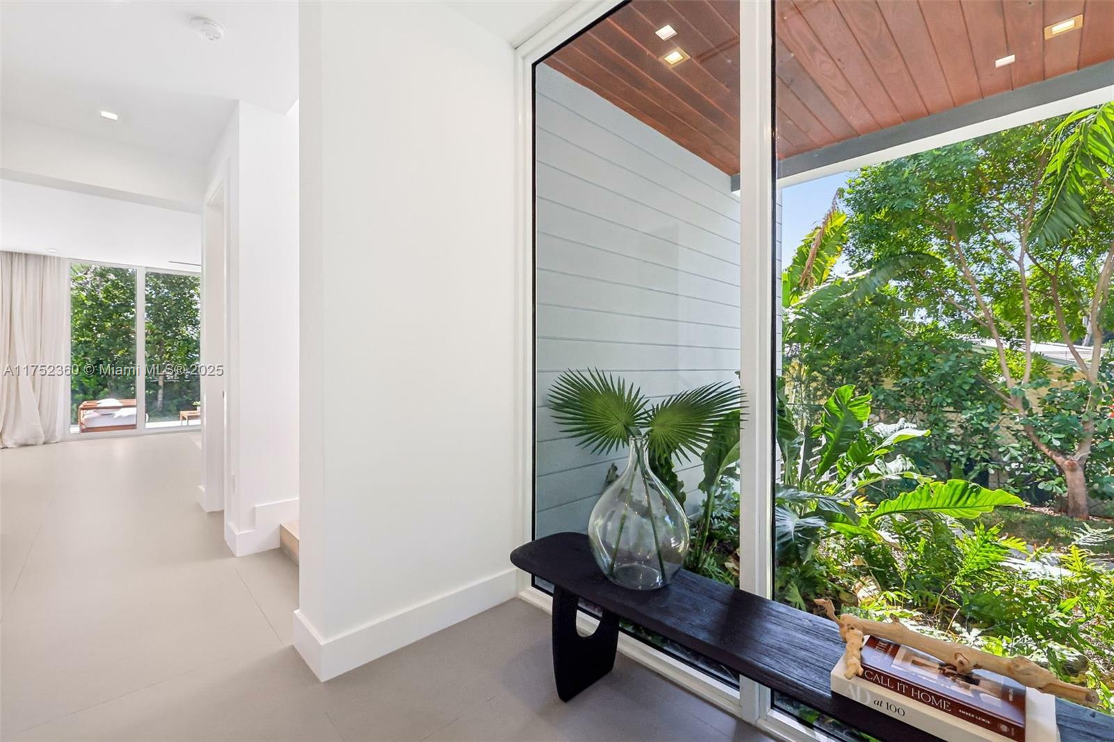 Property Photo: 425 Harbor Dr FL 33149