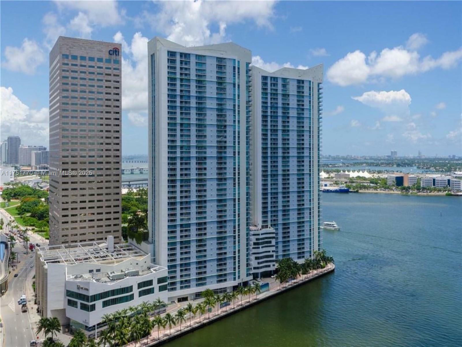 Property Photo:  325 S Biscayne Blvd 3321  FL 33131 