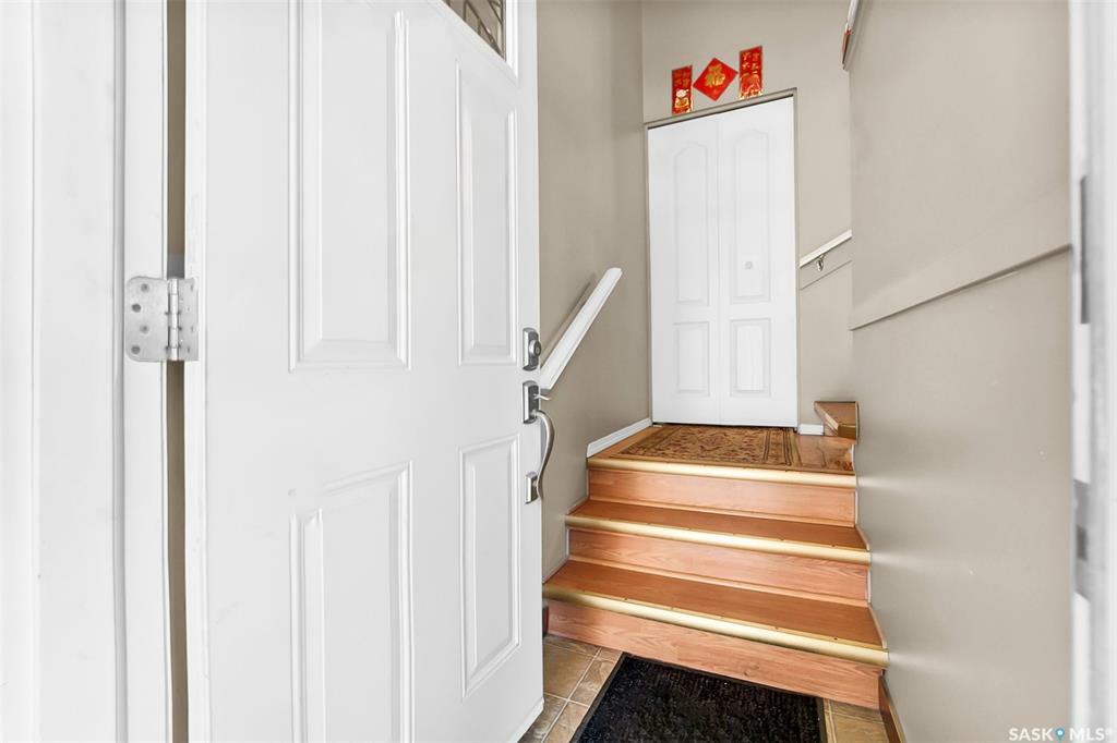 Property Photo:  402B Gardiner Place  SK S7N 2S9 