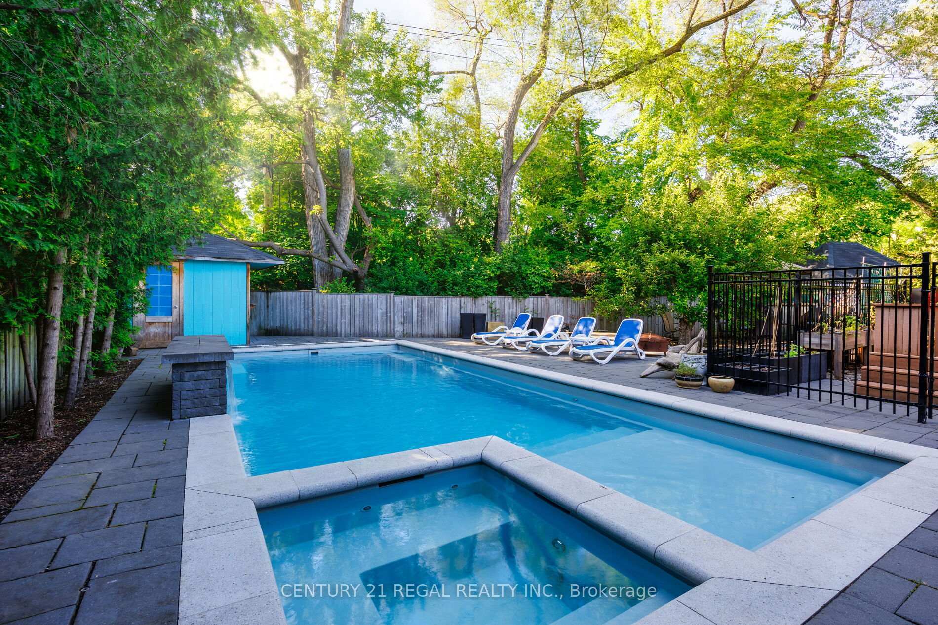 32 Cedarcrest Drive  Toronto ON M9A 2V6 photo