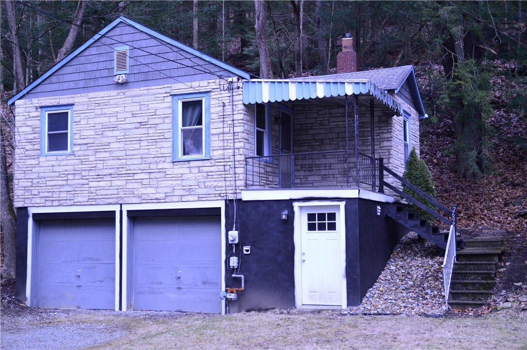 Property Photo: 2697 Ginger Ln PA 15101