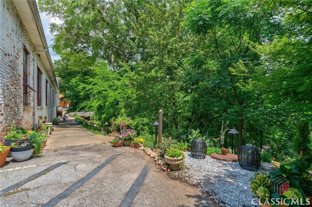 Property Photo: 585 White Circle 505 GA 30605