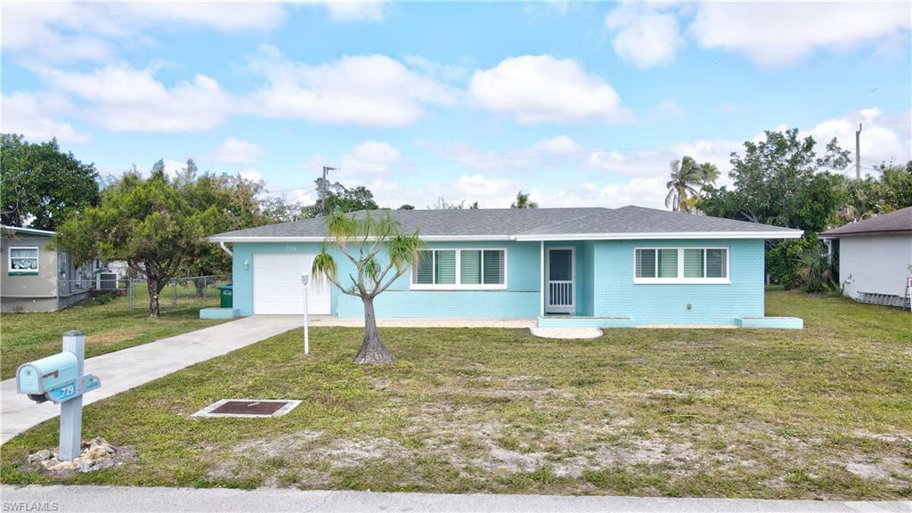 Property Photo: 719 Sharar Ct FL 33904