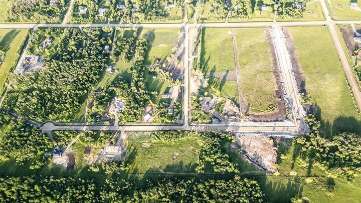 Property Photo: 61 Harmony Drive MB R5G 2L5