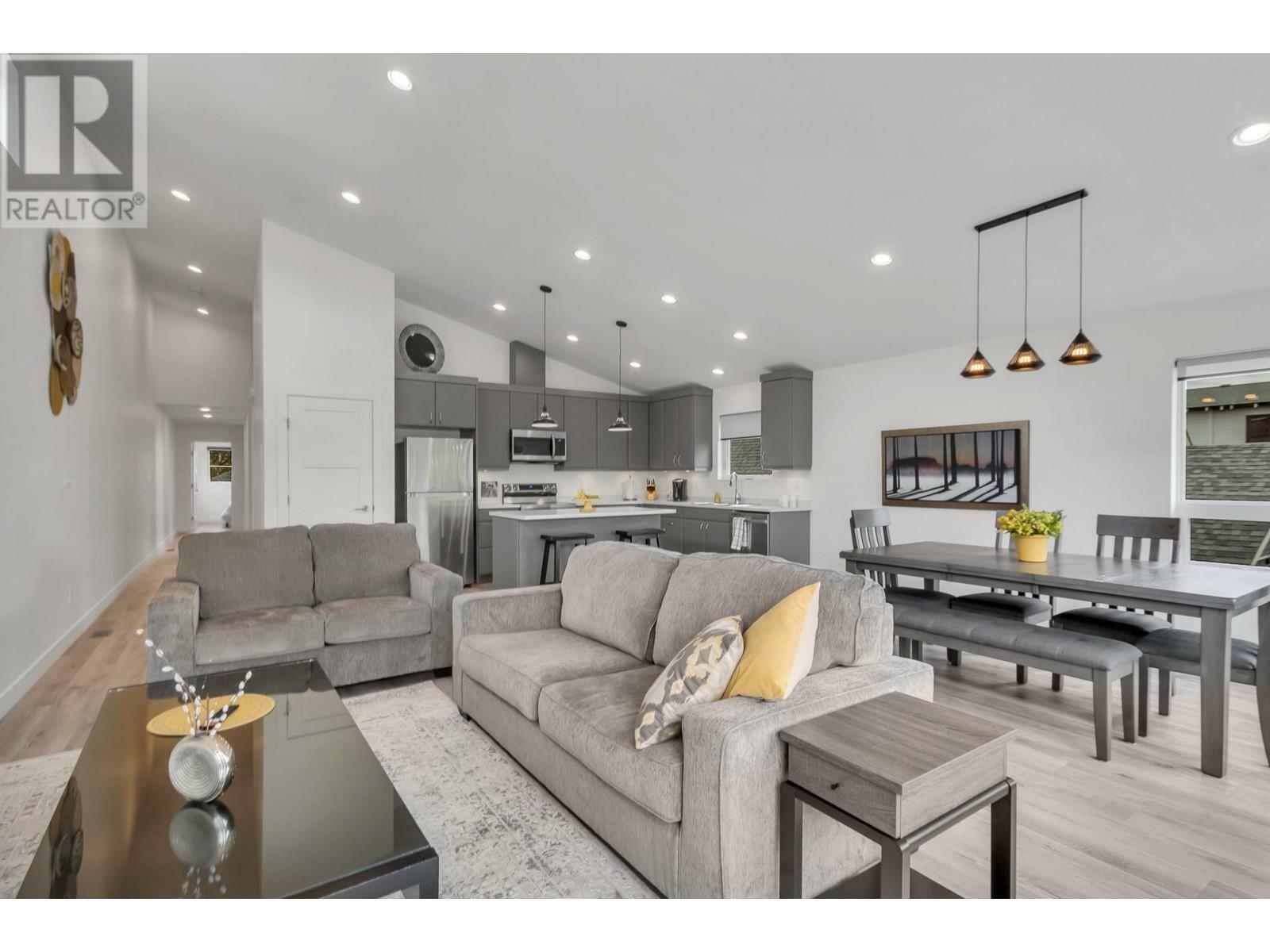 Photo de la propriété: 1654 7th Avenue BC V2L 3P8