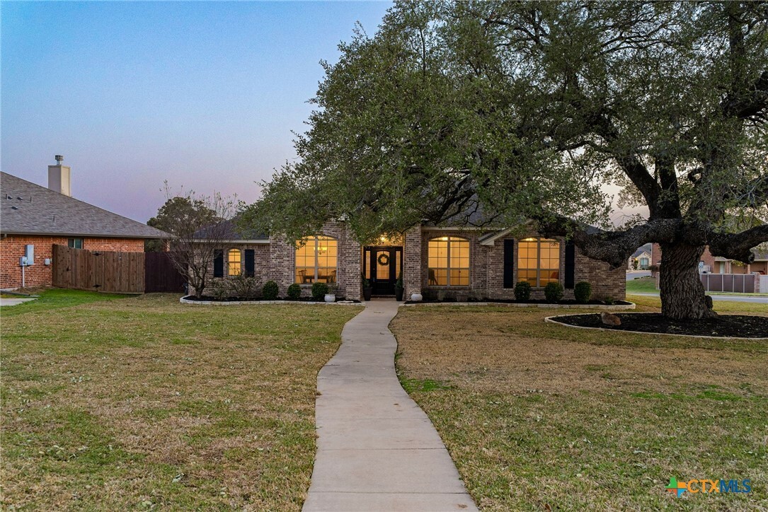 Property Photo: 1859 Lacy Ridge Drive TX 76513