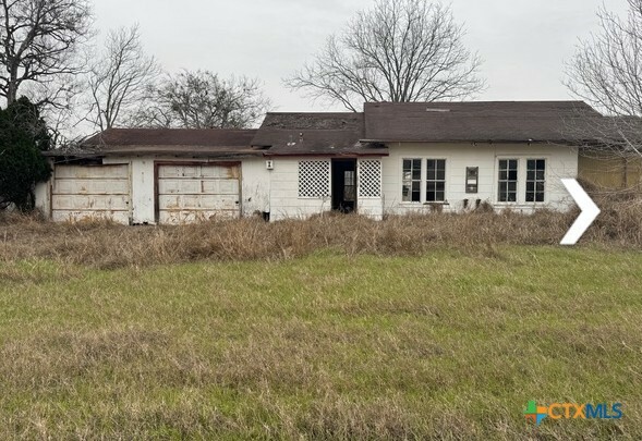 Property Photo:  977 W Main Street  TX 78164 