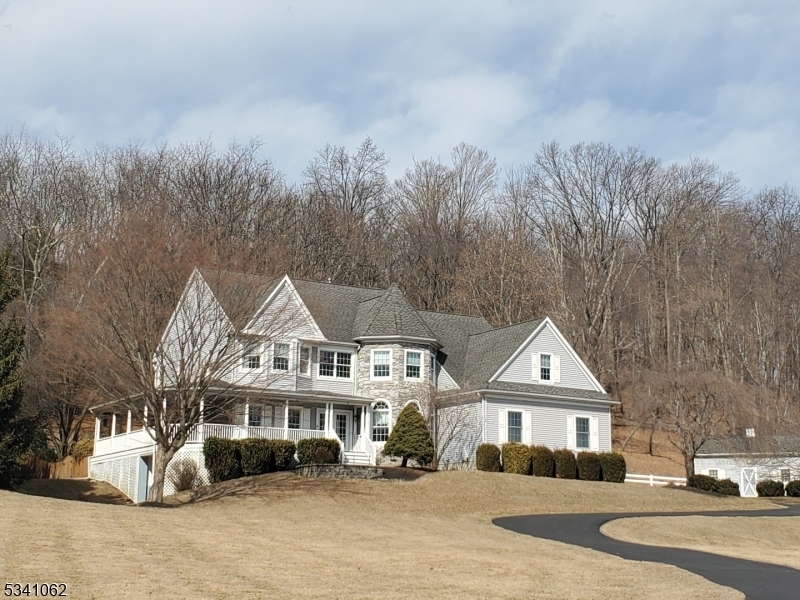 Property Photo: 8 Bailey Farm Rd NJ 08867