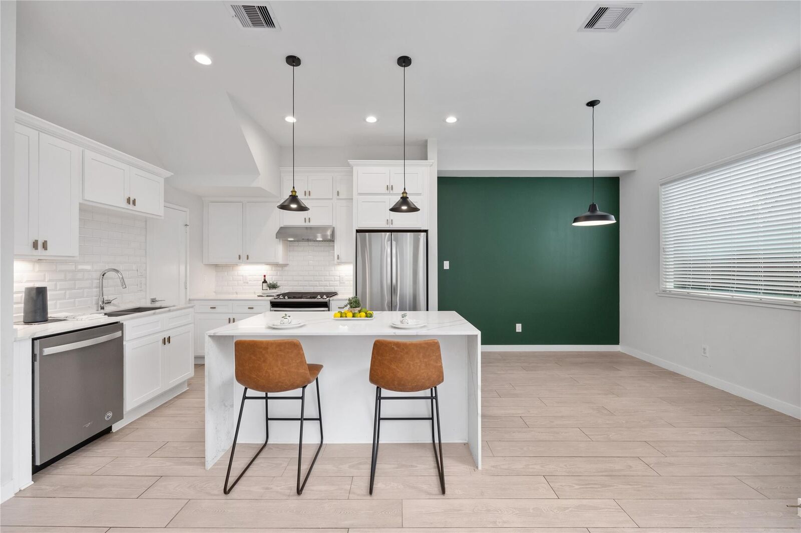 Property Photo:  847 Martin Street  TX 77018 