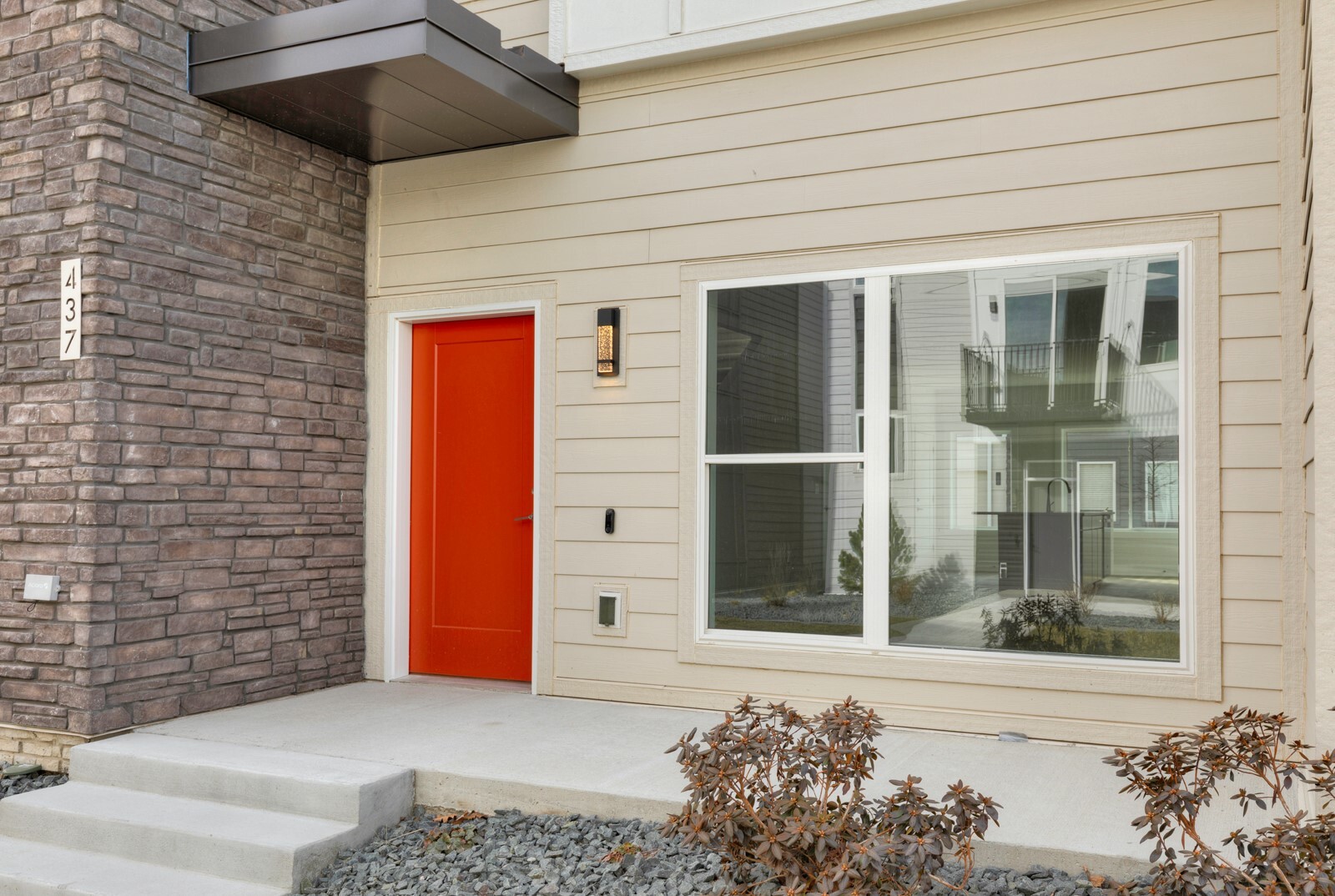 Property Photo: 437 SW 12th Street IA 50309