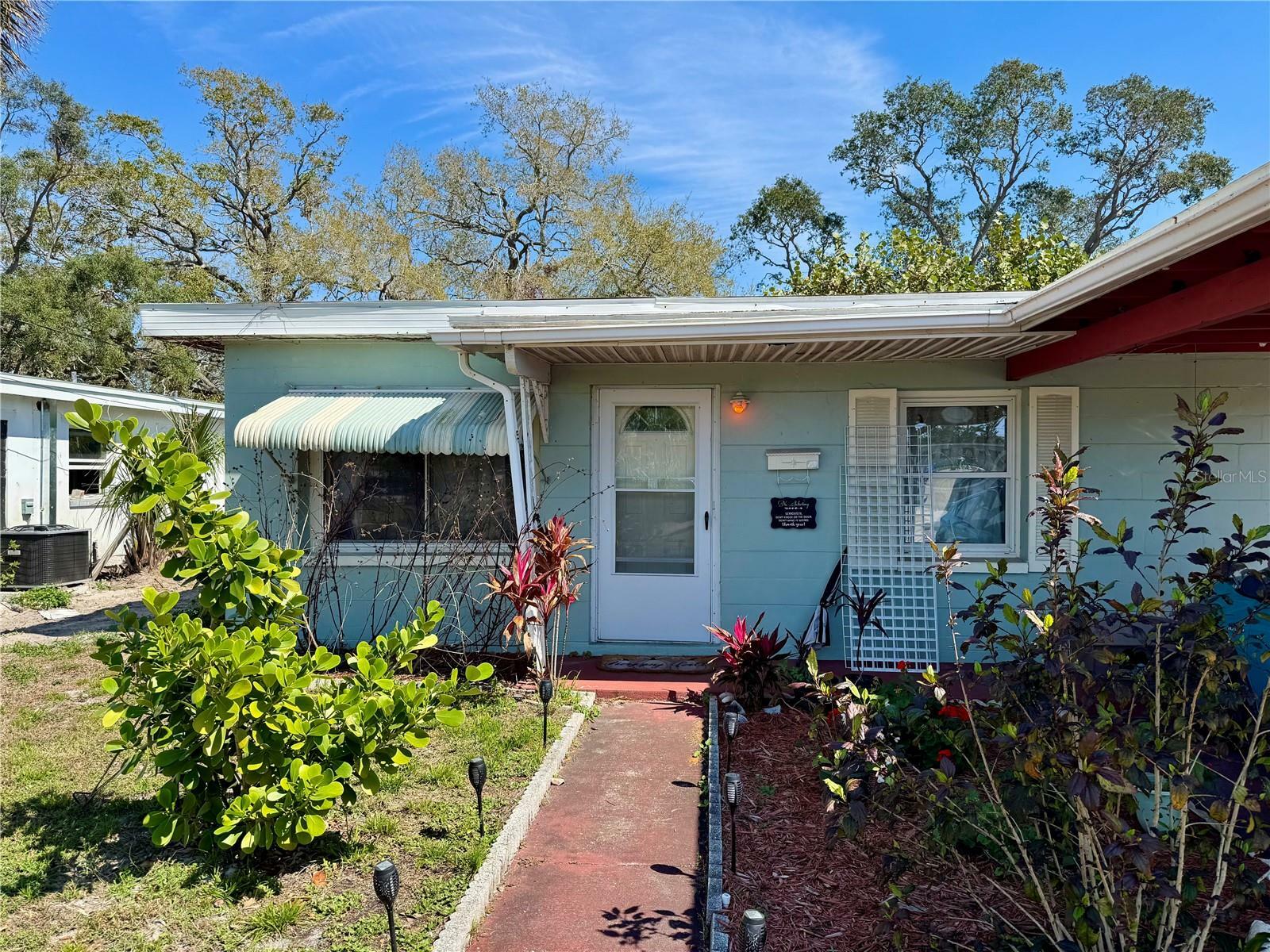 Property Photo:  624 Folsom Street S  FL 33707 