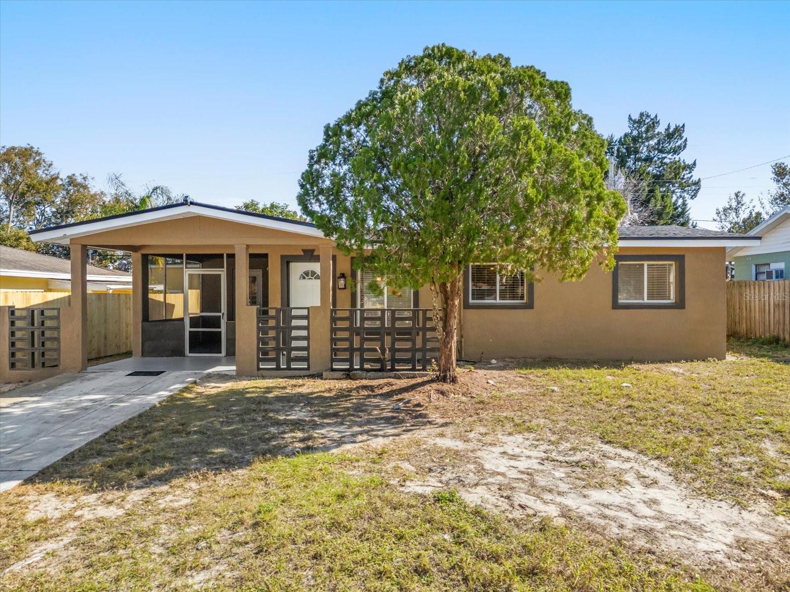 Property Photo: 995 Alford Street FL 32796