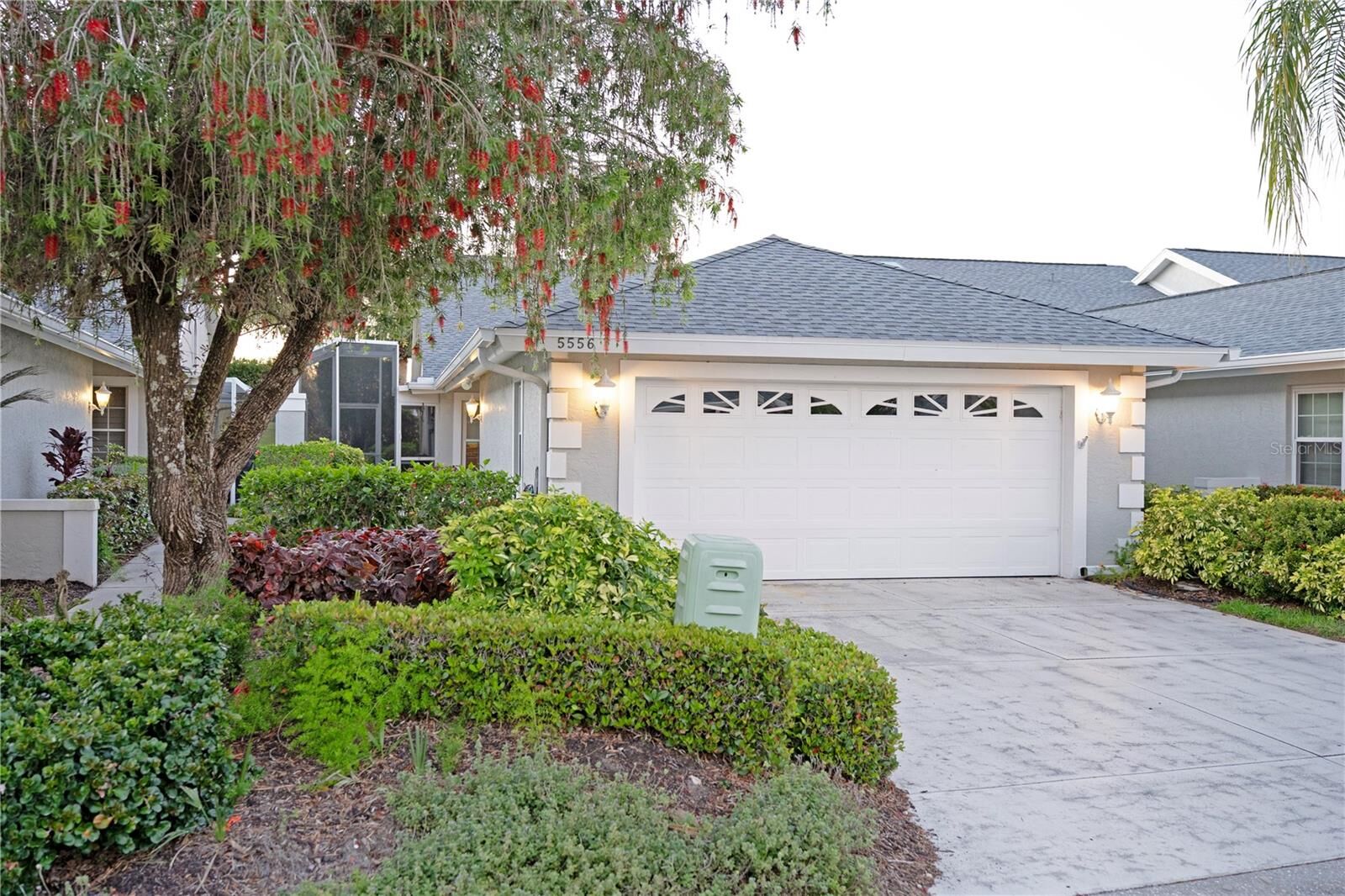 Property Photo: 5556 Country Club Way 5556 FL 34243