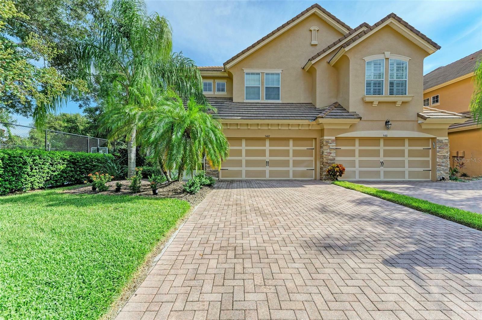 Property Photo:  5407 Napa Drive  FL 34243 