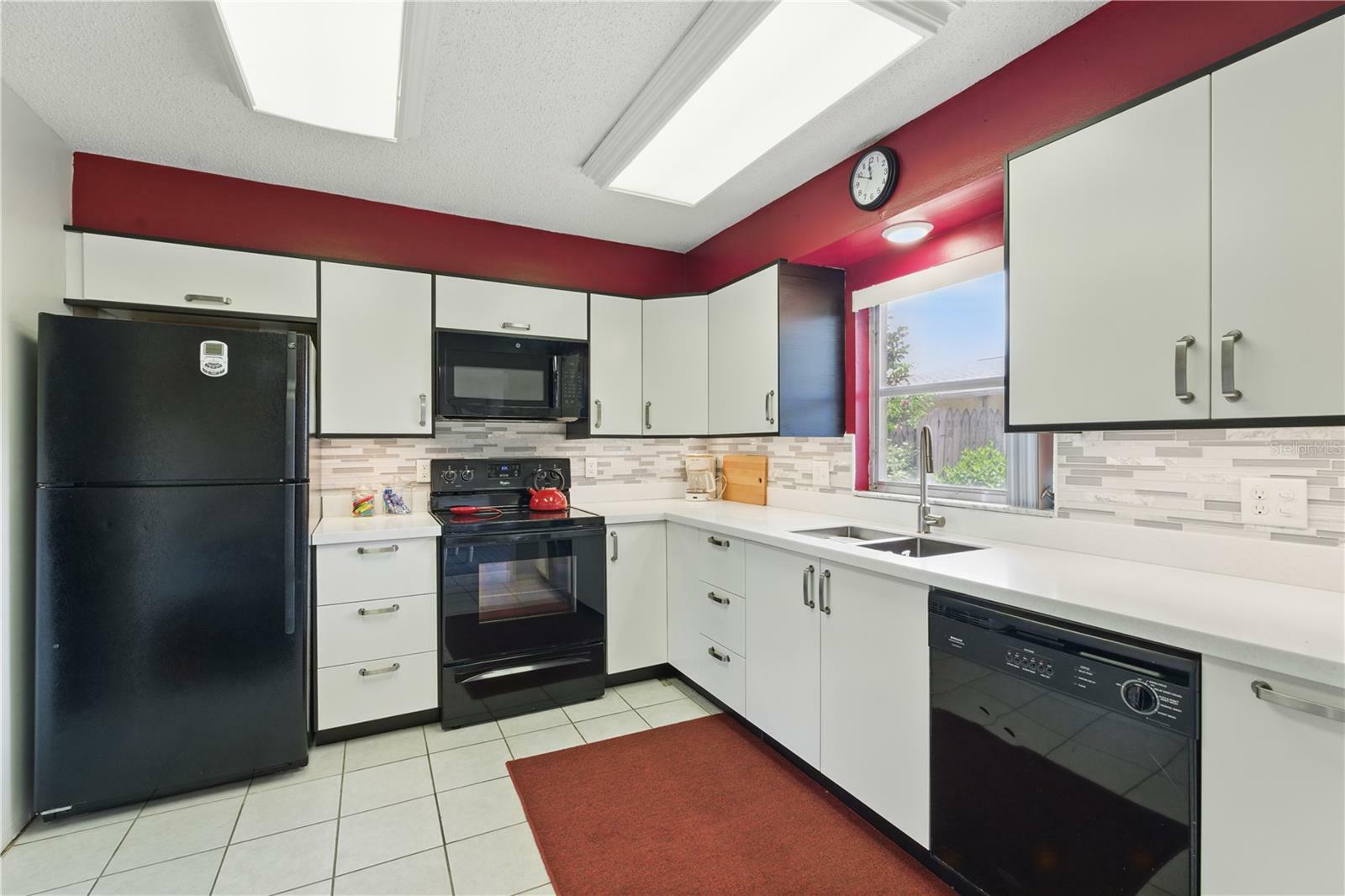 Property Photo: 858 Cambridge Court 858 FL 34698