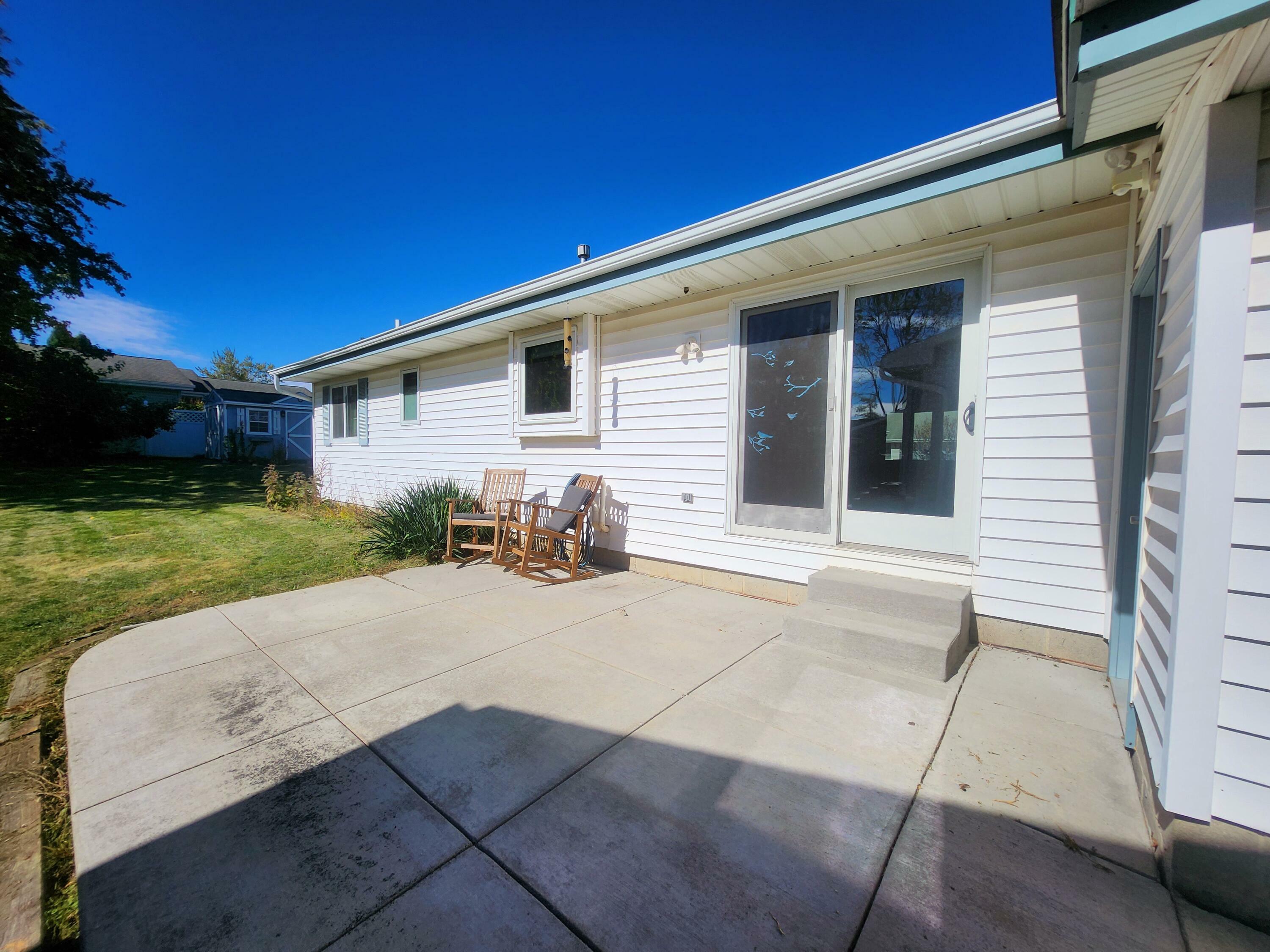 Property Photo:  1612 Pleasant View Ave  WI 53188 