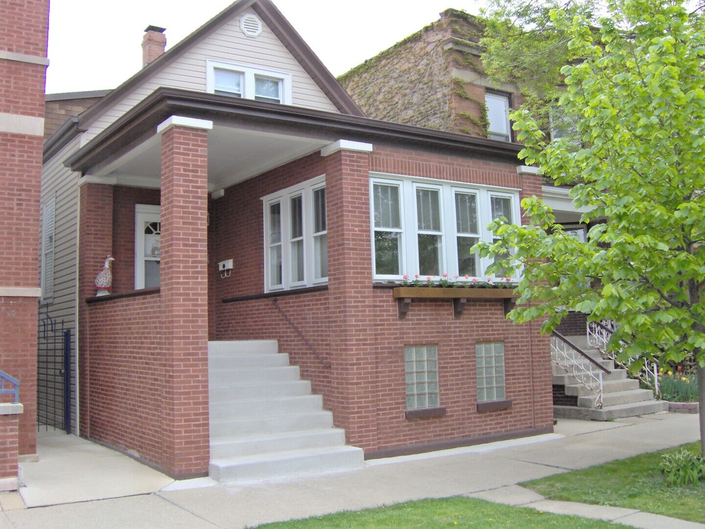 4047 N Oakley Avenue  Chicago IL 60618 photo