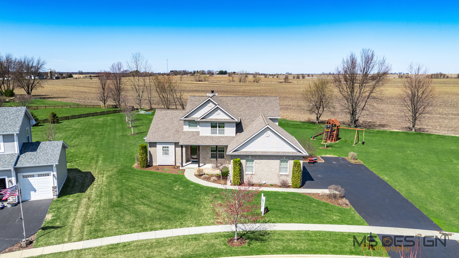 Property Photo: 525 Brighton Way IL 60178