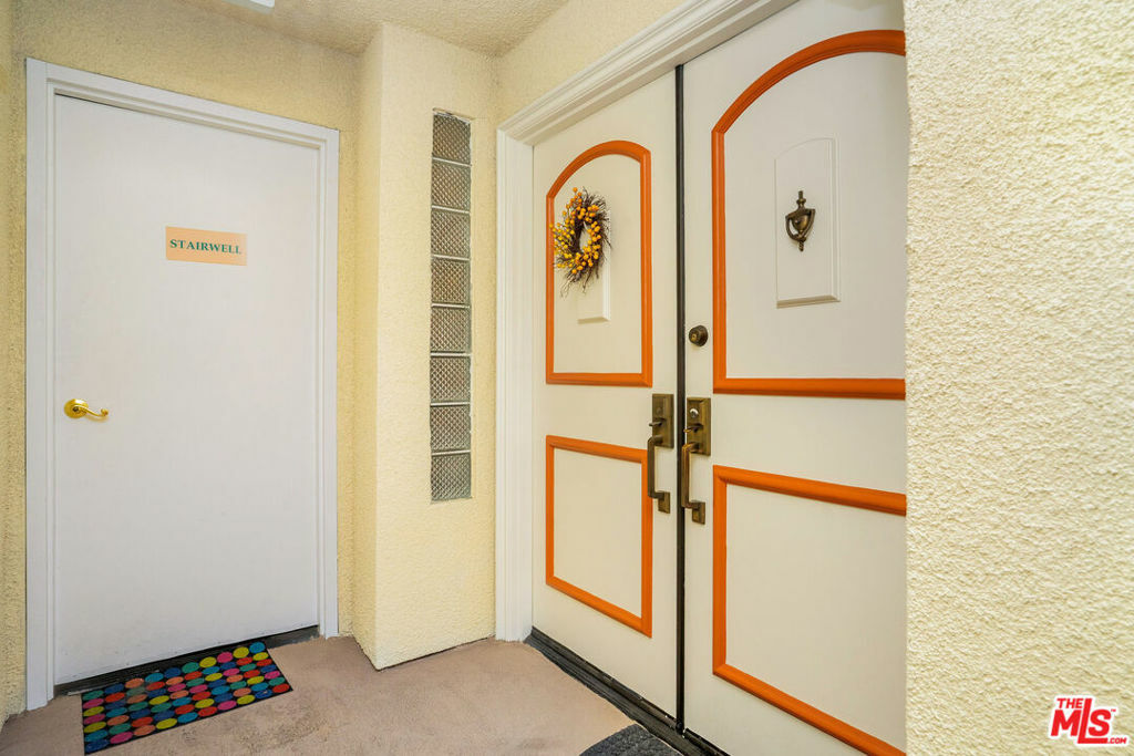 Property Photo: 7218 Hillside Avenue 101 CA 90046