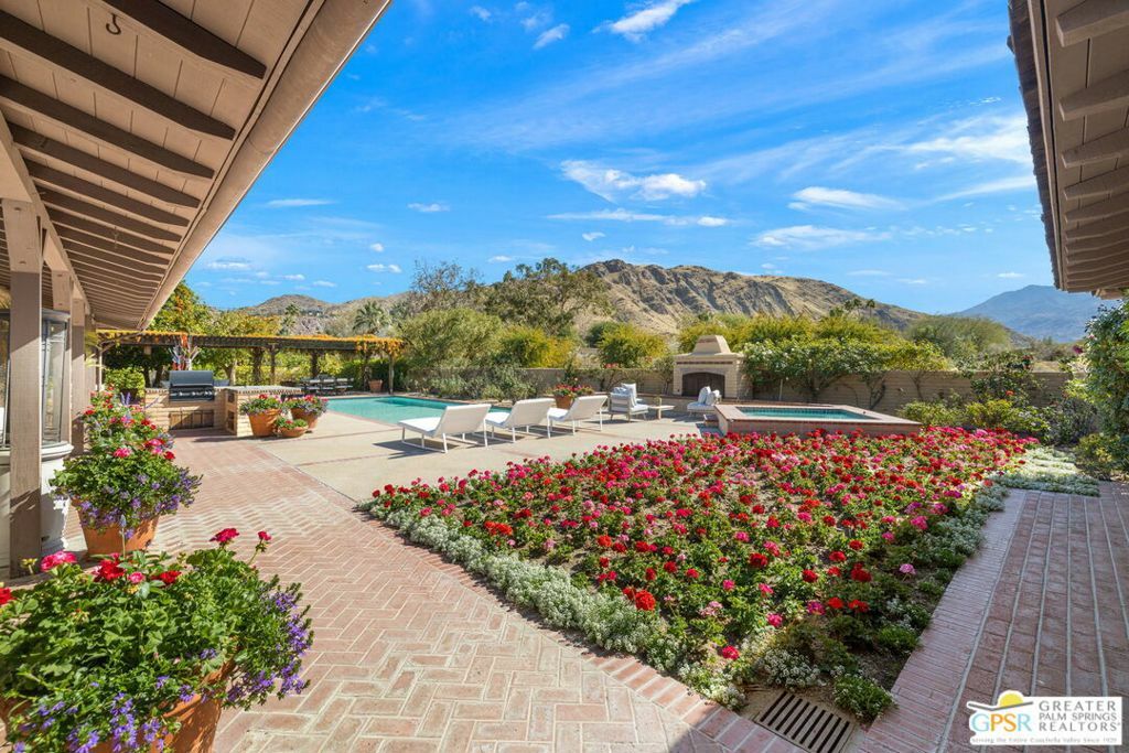 Property Photo: 1850 Smoke Tree Lane CA 92264