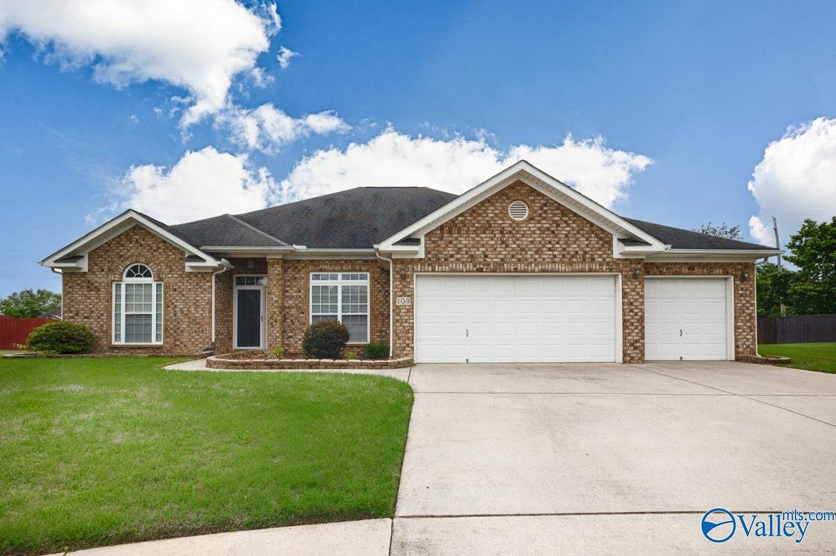 Property Photo:  109 Back Creek Circle NW  AL 35757 