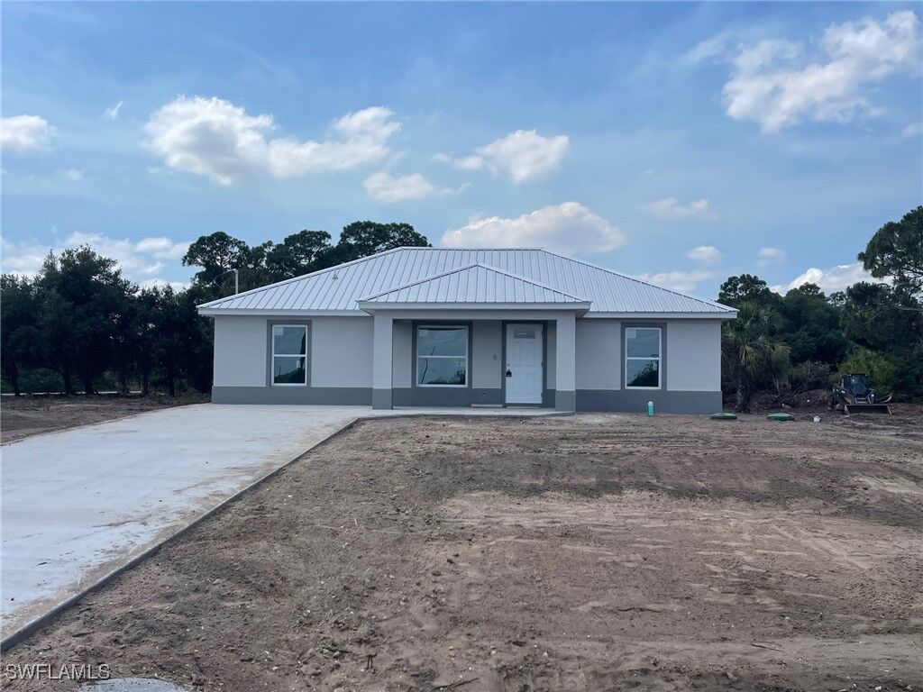 Property Photo: 103 Concord Loop FL 33935