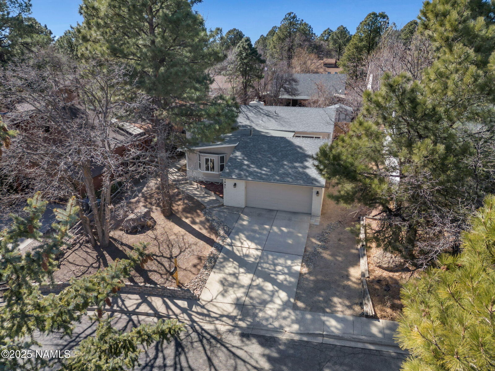 Property Photo: 3997 N Luzern Circle AZ 86004