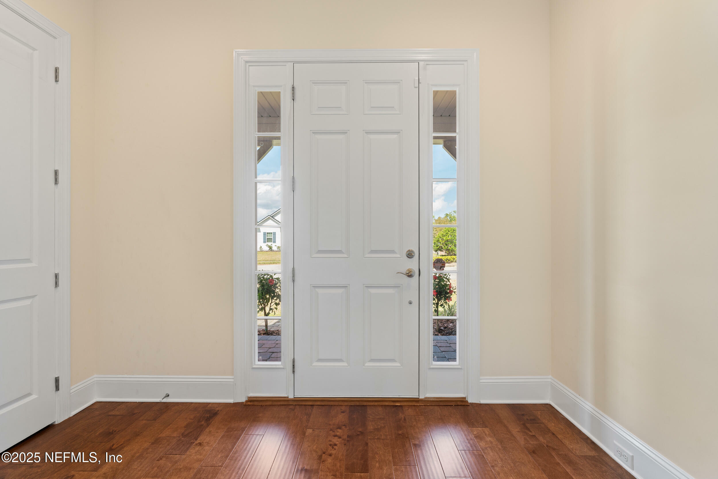 Property Photo: 2692 Fairway Farms Court FL 32223
