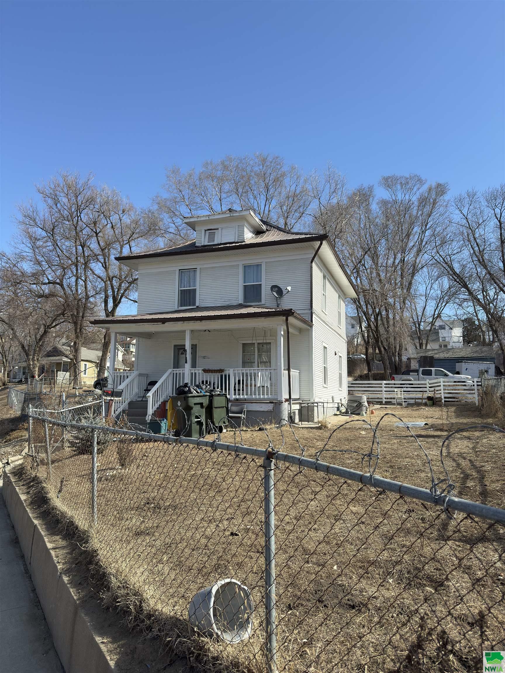 Property Photo:  1714 Ingleside Ave  IA 51104 