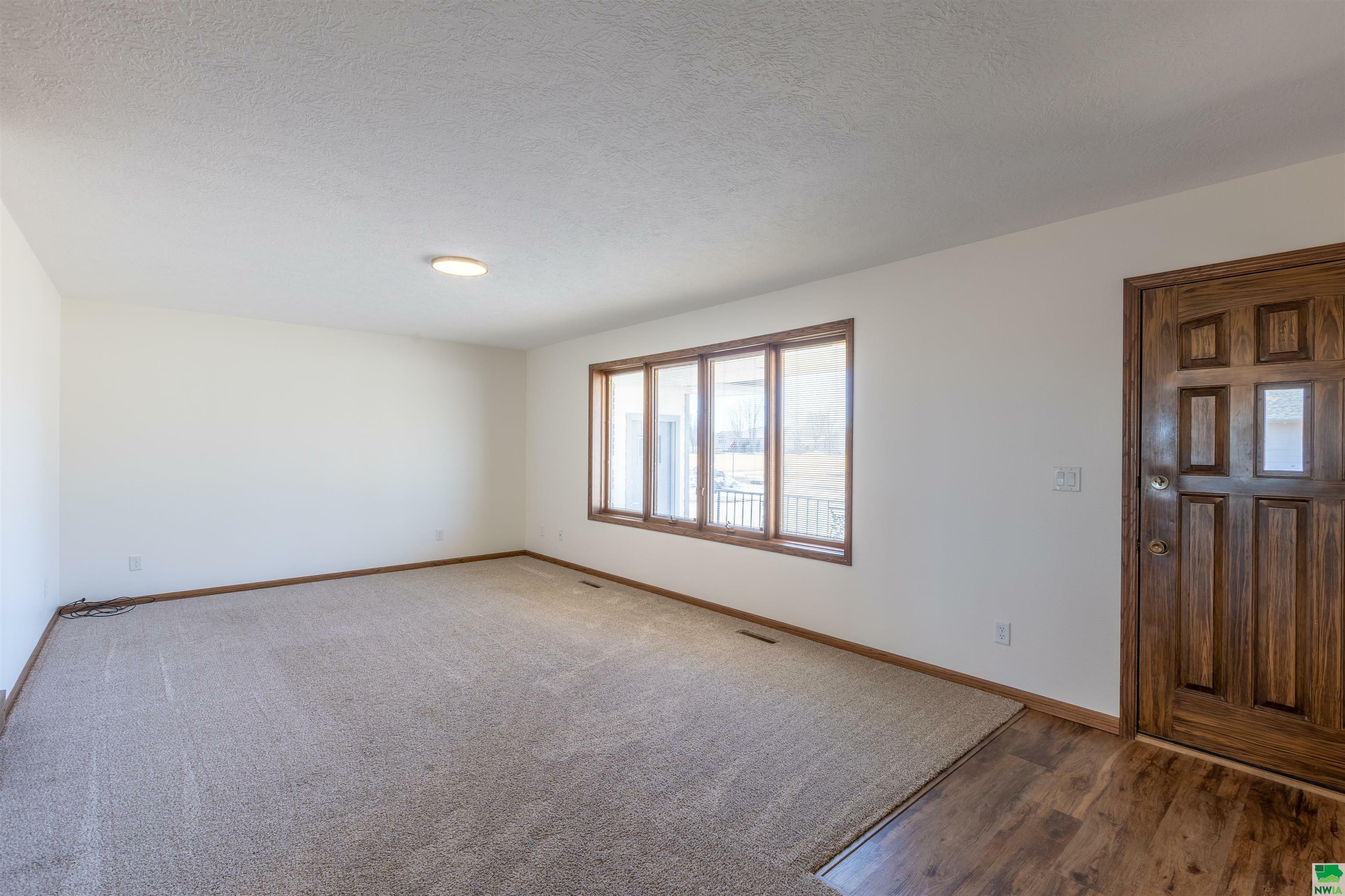 Property Photo:  308 Eastview Drive  IA 51055 