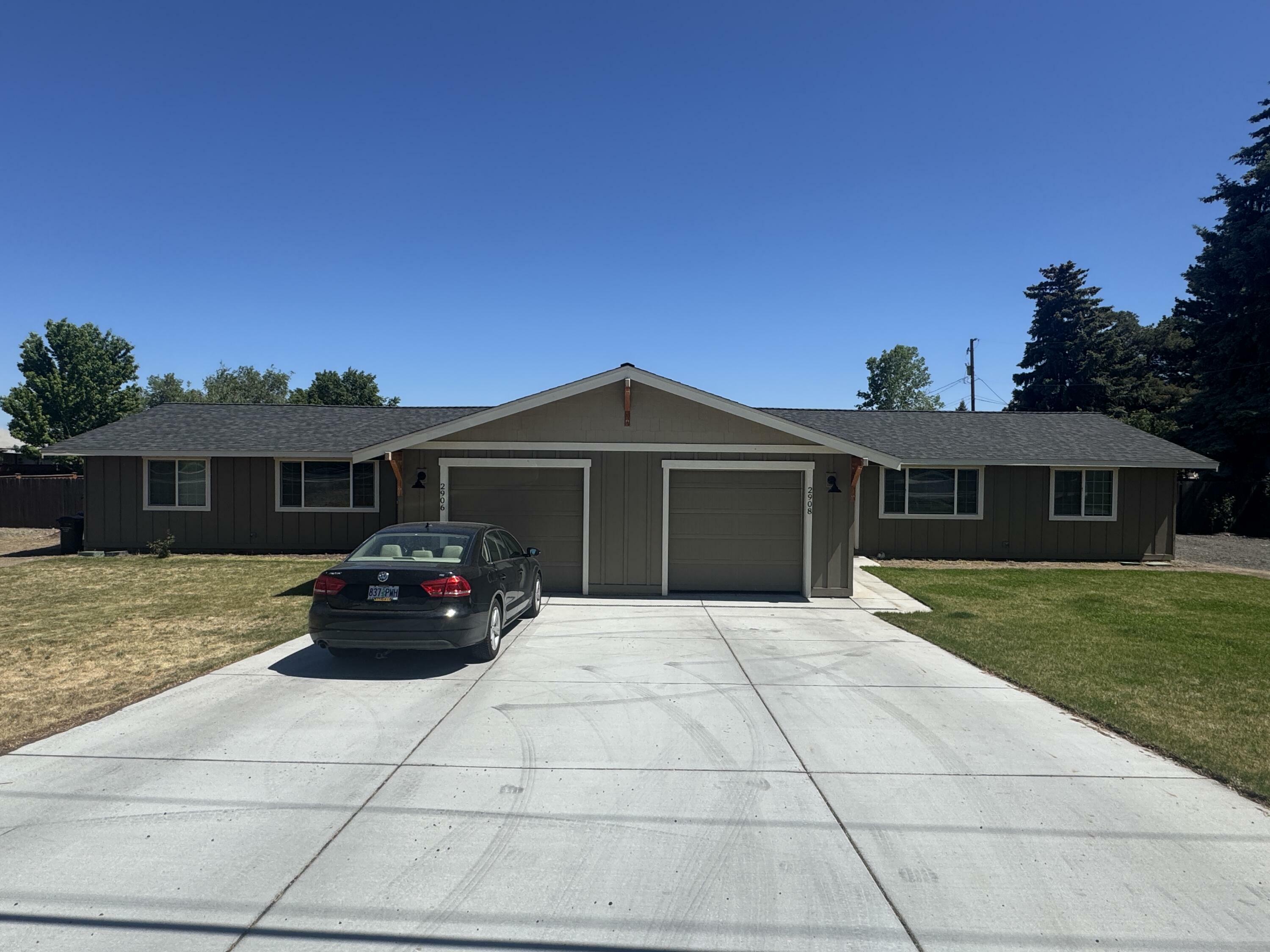 Property Photo: 2906 SW Canal Boulevard OR 97756