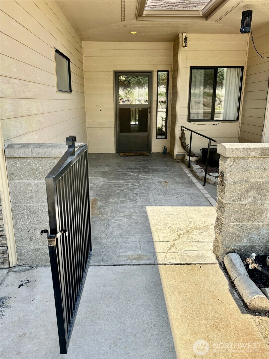 Property Photo: 2009 Rainbow Lane WA 98801