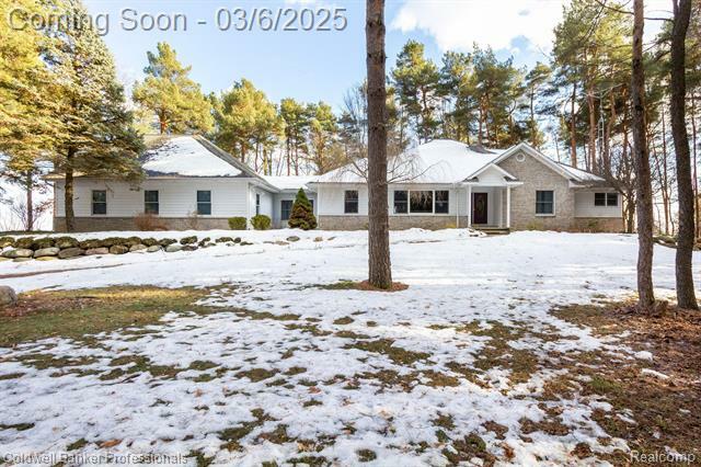 Property Photo:  811 Ramsgate Lane  MI 48371 