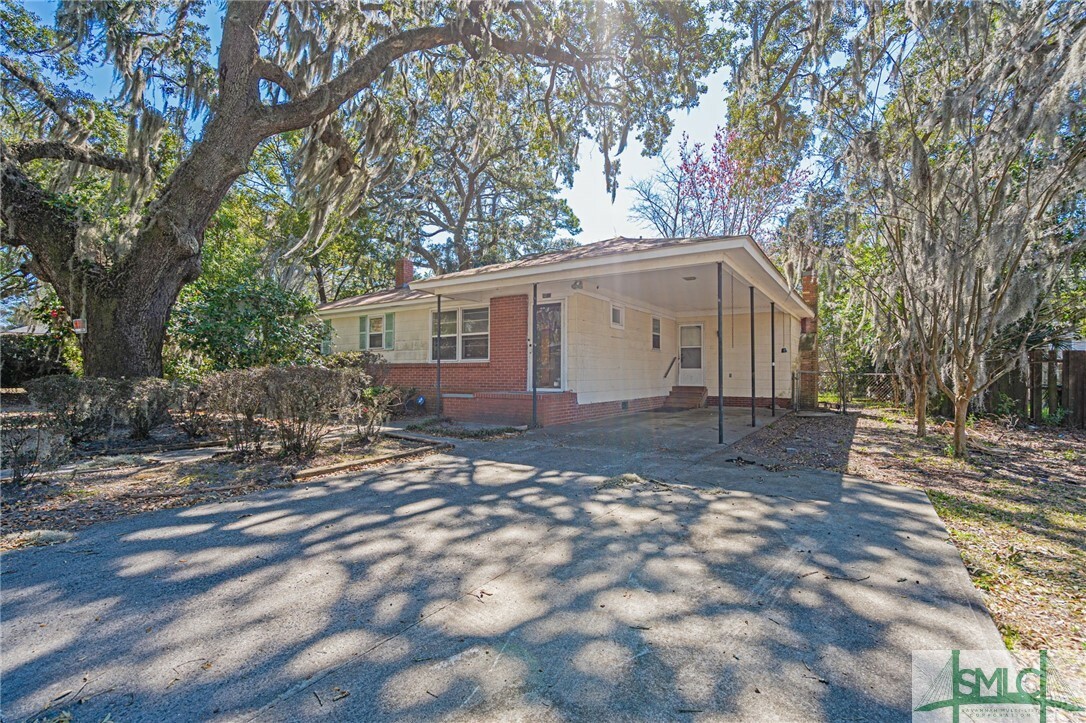 Property Photo:  2105 E 60th Street  GA 31404 
