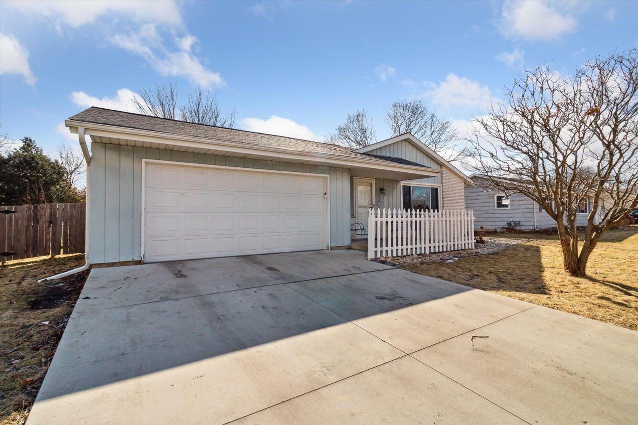 Property Photo:  27 East Ash Lane  WI 53563 