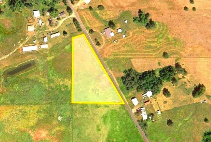 Property Photo: 28115 N North Rd WA 99006
