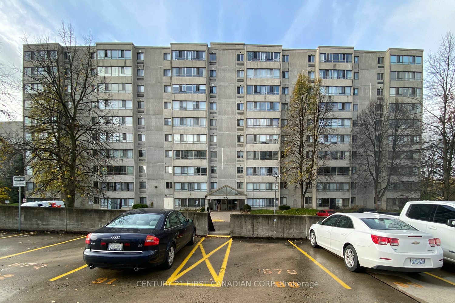 Property Photo:  570 Proudfoot Lane 1003  ON N6H 4Z1 