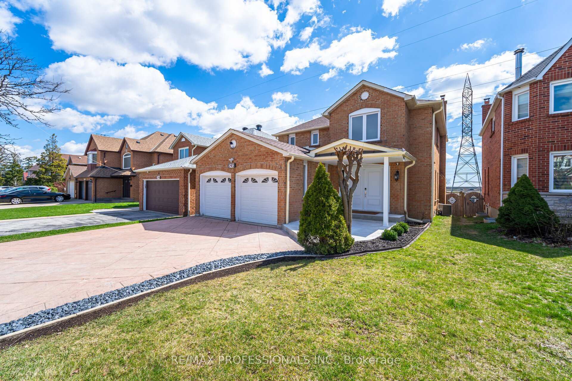 Property Photo: 292 Laurentian Ave ON L4Z 2S2