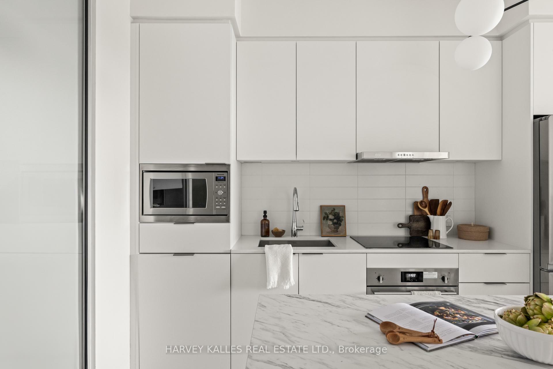 Property Photo: 8 Olympic Garden Drive 814 ON M2M 0B9