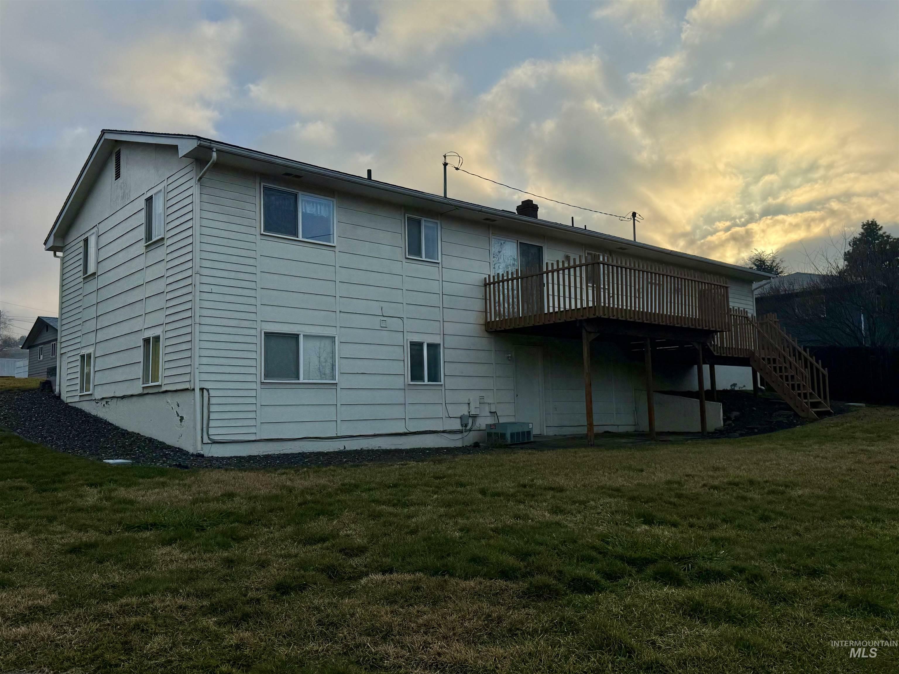 Property Photo: 711 Mayfair Ct. ID 83501