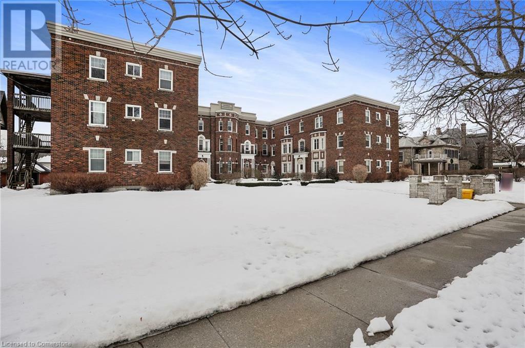 Property Photo:  54 Dufferin Avenue 12  ON N3T 4P5 