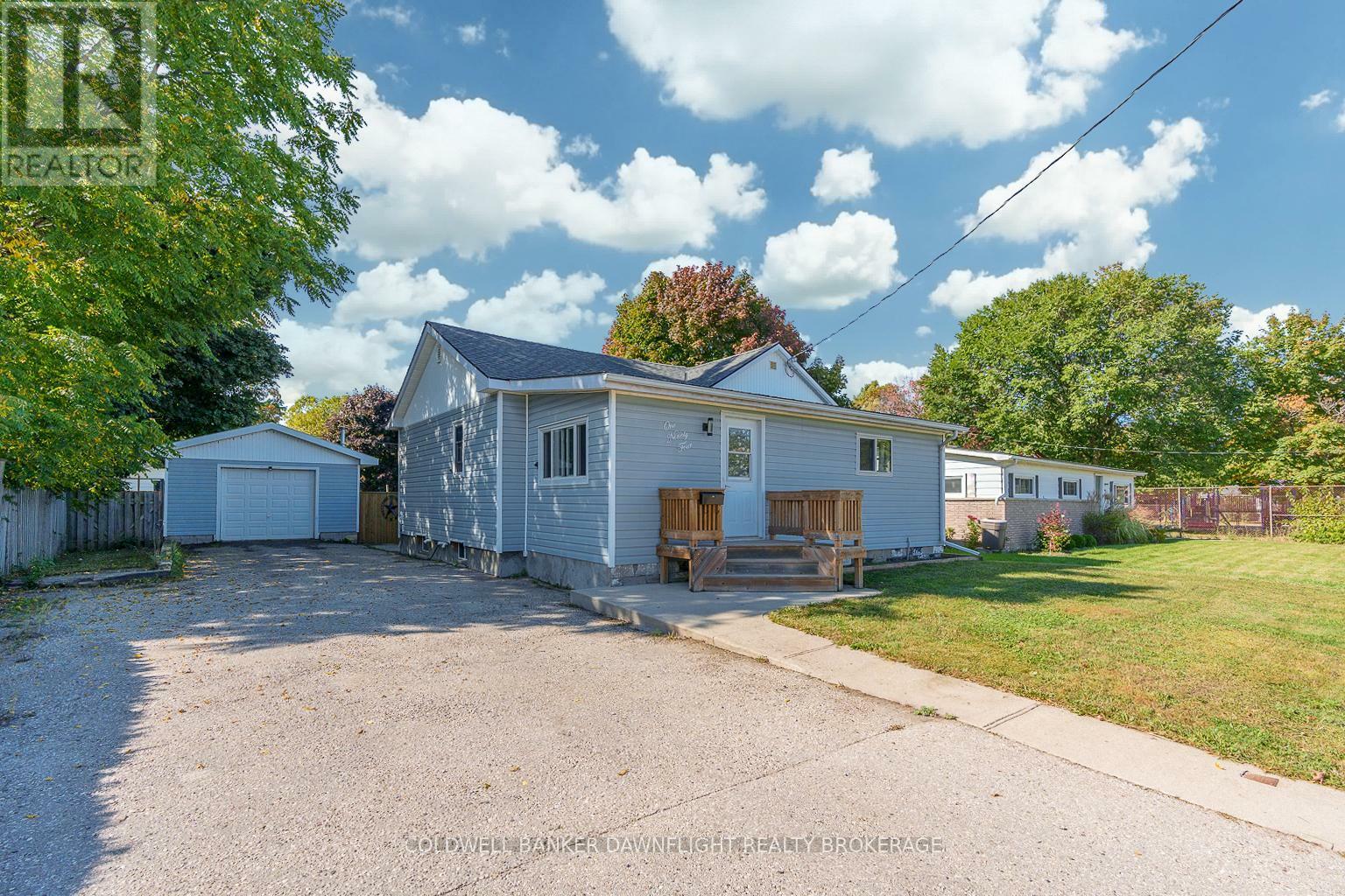 194 South Street  Goderich (Goderich (Town)) ON N7A 3M3 photo